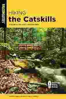 Hiking the Catskills: A Guide to the Area s Greatest Hikes (Regional Hiking Series)